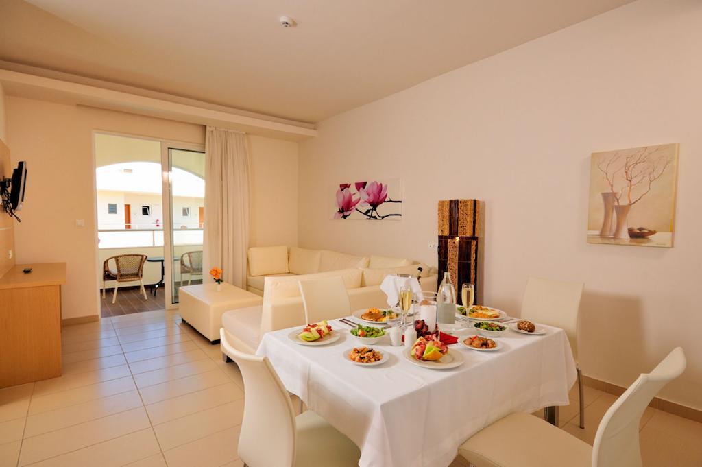 Family Suite Side Sea View
